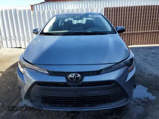 2025 Toyota Corolla LE z VIN 5YFB4MDE3SP263330, wystawiony jako Copart lot #57139395 z przebiegiem 6433 mil mil oraz Czysty tytuł • Clean title. Historia ofert i sprzedaży dostępna na DreamBid. Obrazek 5.