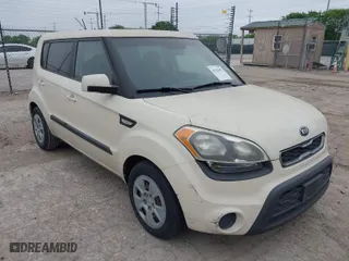 2013 Kia Soul with VIN KNDJT2A51D7530430, listed as a IAAI auction lot 41925991 with NaN miles. Bid and sale history available at carsss.com. Image 1.