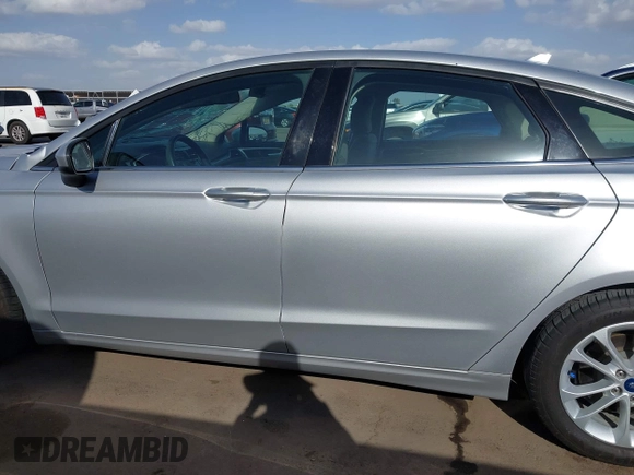 2019 Ford Fusion SE with VIN 3FA6P0HD4KR219338, listed as a IAAI auction lot 41856817 with 82,385 mi miles and . Bid and sale history available at carsss.com. Image 14.