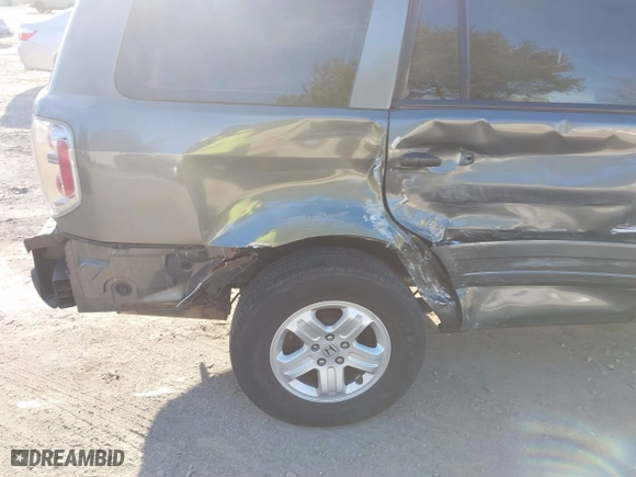 2007 Honda Pilot LX with VIN 2HKYF18197H504905, listed as a IAAI auction lot 41293667 with 200,448 mi miles. Bid and sale history available at carsss.com. Image 6.