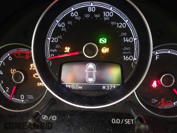 2018 Volkswagen Beetle S z VIN 3VWFD7AT6JM703758, wystawiony jako IAAI lot #41381842 z przebiegiem Nie podano mil oraz . Historia ofert i sprzedaży dostępna na DreamBid. Obrazek 15.