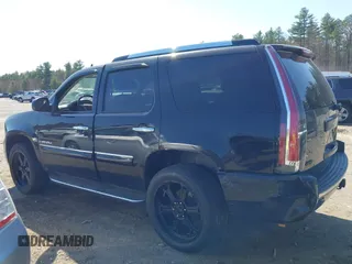 2007 GMC Yukon Denali z VIN 1GKFK63827J265939, wystawiony jako IAAI lot #42120148 z przebiegiem 203 459 mil mil oraz . Historia ofert i sprzedaży dostępna na DreamBid. Obrazek 14.