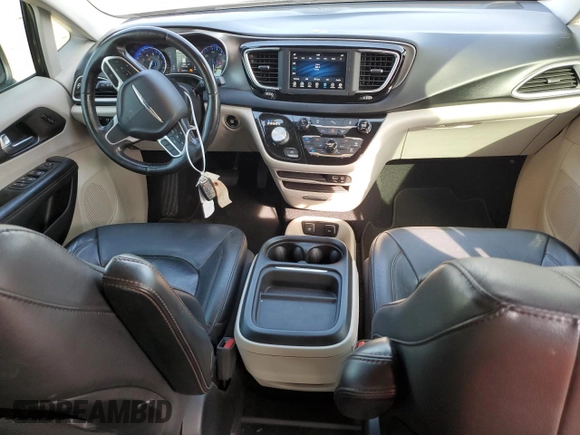 2020 Chrysler Pacifica Touring L with VIN 2C4RC1BG5LR124953, listed as a Copart auction lot 59874695 with 67,855 mi miles and Salvage title. Bid and sale history available at DreamBid. Image 8.