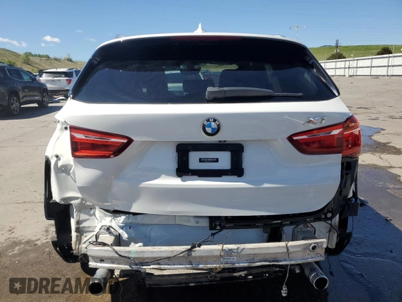 2017 BMW X1 xDrive28i z VIN WBXHT3Z36H4A55751, wystawiony jako Copart lot #56922145 z przebiegiem 62 760 mil mil oraz Szkoda całkowita • Salvage title. Historia ofert i sprzedaży dostępna na DreamBid. Obrazek 6.