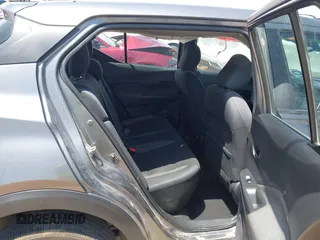 2020 Nissan Kicks S z VIN 3N1CP5BV9LL525082, wystawiony jako IAAI lot #42322672 z przebiegiem 48 035 mil mil oraz . Historia ofert i sprzedaży dostępna na DreamBid. Obrazek 8.