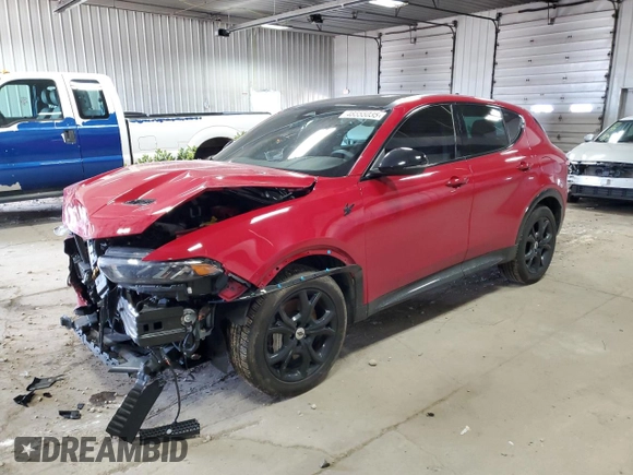 2024 Dodge Hornet R/T Plus z VIN ZACPDFDWXR3A09761, wystawiony jako Copart lot #48555035 z przebiegiem 26 549 mil mil oraz Szkoda całkowita • Salvage title. Historia ofert i sprzedaży dostępna na DreamBid. Obrazek 1.