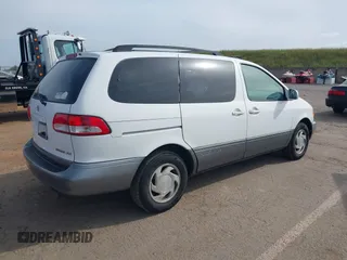 2002 Toyota Sienna LE with VIN 4T3ZF13CX2U506371, listed as a IAAI auction lot 42058440 with 215,434 mi miles. Bid and sale history available at carsss.com. Image 4.