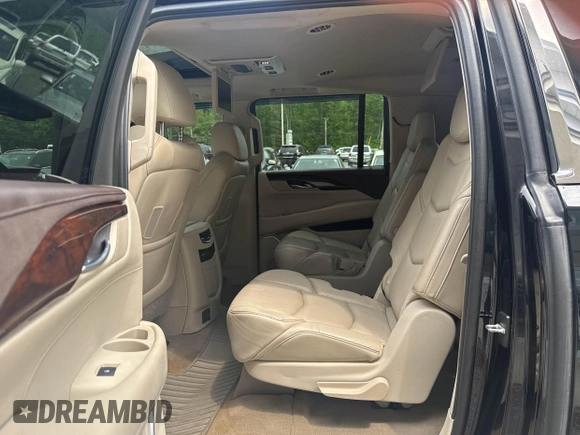 2015 Cadillac Escalade ESV Premium z VIN 1GYS4JKJ1FR272533, wystawiony jako IAAI lot #42461108 z przebiegiem 227 892 mil mil oraz . Historia ofert i sprzedaży dostępna na DreamBid. Obrazek 8.