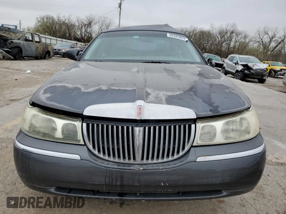 2001 Lincoln Town Car Signature with VIN 1LNHM82W11Y683915, listed as a Copart auction lot 50395865 with Not provided miles and Non repairable. Bid and sale history available at DreamBid. Image 5.