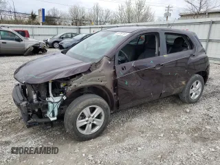 2021 Chevrolet Trax LS z VIN KL7CJKSB1MB314199, wystawiony jako Copart lot #49156165 z przebiegiem 69 886 mil mil oraz Szkoda całkowita • Salvage title. Historia ofert i sprzedaży dostępna na DreamBid. Obrazek 1.