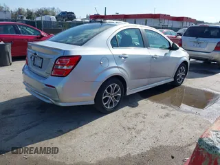 2018 Chevrolet Sonic LT z VIN 1G1JD5SG6J4132523, wystawiony jako IAAI lot #41918454 z przebiegiem 59 332 mil mil oraz . Historia ofert i sprzedaży dostępna na DreamBid. Obrazek 4.