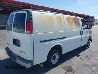 2002 Chevrolet City Express Cargo z VIN 1GCEG15W221139001, wystawiony jako IAAI lot #42185165 z przebiegiem Nie podano mil oraz . Historia ofert i sprzedaży dostępna na DreamBid. Obrazek 4.