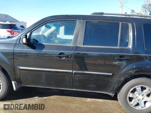 2010 Honda Pilot Touring with VIN 5FNYF4H95AB030531, listed as a IAAI auction lot 41441088 with 274,185 mi miles and . Bid and sale history available at carsss.com. Image 14.