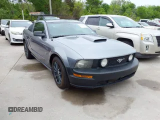 2007 Ford Mustang GT Deluxe with VIN 1ZVFT82H975266968, listed as a IAAI auction lot 41932163 with 189,982 mi miles. Bid and sale history available at carsss.com. Image 1.