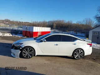 2020 Nissan Altima Platinum with VIN 1N4BL4FV3LN304396, listed as a IAAI auction lot 41441448 with 105,664 mi miles and . Bid and sale history available at carsss.com. Image 14.