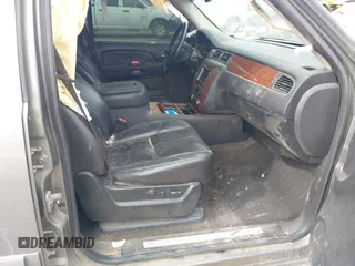 2007 Chevrolet Suburban LT with VIN 1GNFC16057R413155, listed as a IAAI auction lot 41884665 with 205,038 mi miles. Bid and sale history available at carsss.com. Image 5.