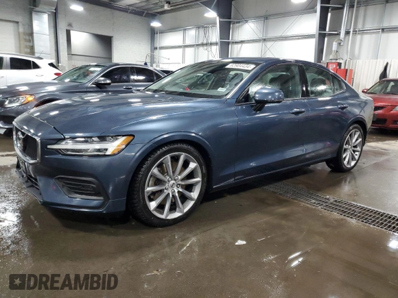 2019 Volvo S60 Momentum with VIN 7JRA22TK1KG001516, listed as a Copart auction lot 82904434 with 33,912 mi miles and Salvage Title. Bid and sale history available at carsss.com. Image 1.