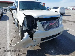 2008 GMC Yukon SLT w/4SB with VIN 1GKFK13078R209074, listed as a IAAI auction lot 41869070 with 180,950 mi miles. Bid and sale history available at carsss.com. Image 6.