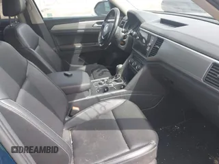 2018 Volkswagen Atlas SE with VIN 1V2KR2CA8JC575136, listed as a IAAI auction lot 42145011 with 139,107 mi miles and . Bid and sale history available at DreamBid. Image 5.