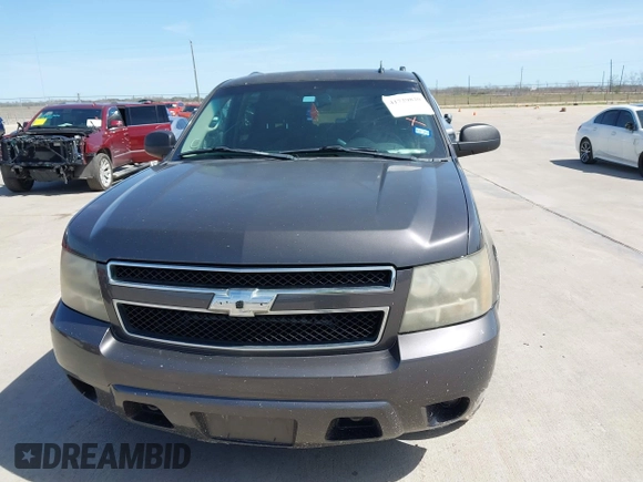 2010 Chevrolet Suburban LS z VIN 1GNUKHE36AR207087, wystawiony jako IAAI lot #41729820 z przebiegiem 266 177 mil mil oraz . Historia ofert i sprzedaży dostępna na DreamBid. Obrazek 6.