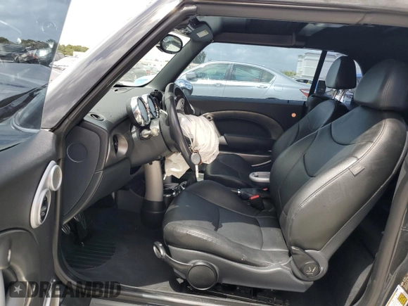 2006 MINI Convertible S z VIN WMWRH335X6TF87128, wystawiony jako Copart lot #51917565 z przebiegiem 91 741 mil mil oraz Szkoda całkowita • Salvage title. Historia ofert i sprzedaży dostępna na DreamBid. Obrazek 7.