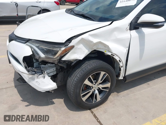 2018 Toyota RAV4 XLE с VIN JTMWFREV3JD121908, выставлен на аукционе IAAI как лот 42140675 с пробегом 114 819 миль миль и . История ставок и продаж доступна на DreamBid. Изображение 6.