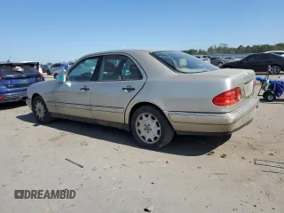 1997 Mercedes-Benz E-Class with VIN WDBJF55F8VJ031008, listed as a Copart auction lot 74305684 with 308,905 mi miles and Clean Title. Bid and sale history available at carsss.com. Image 2.
