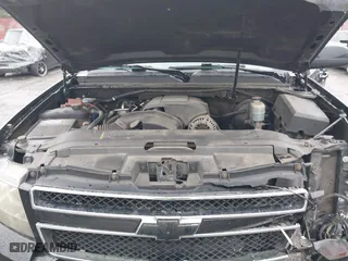 2010 Chevrolet Suburban LT with VIN 1GNUKJE35AR118585, listed as a IAAI auction lot 41730021 with 195,692 mi miles. Bid and sale history available at carsss.com. Image 10.