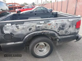 2000 Chevrolet S-10 LS with VIN 1GCCS19W2Y8170281, listed as a IAAI auction lot 41687414 with 186,332 mi miles. Bid and sale history available at carsss.com. Image 13.