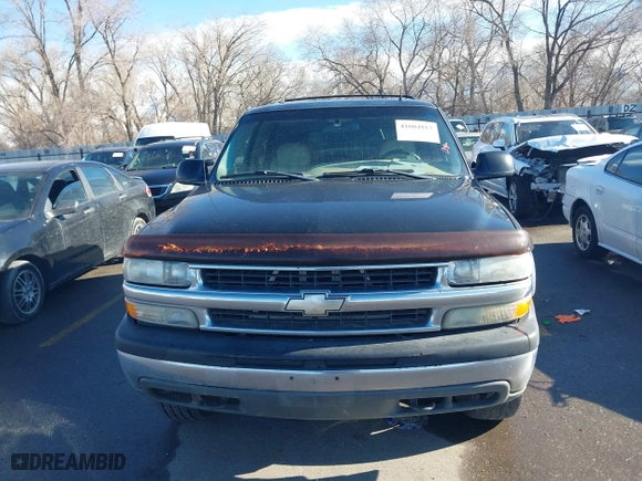 2002 Chevrolet Tahoe LT with VIN 1GNEK13Z72R137488, listed as a IAAI auction lot 41604813 with 200,037 mi miles. Bid and sale history available at carsss.com. Image 6.