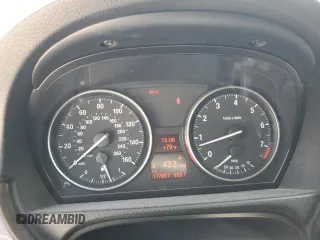 2009 BMW 3 Series 328i z VIN WBAPH73549E125586, wystawiony jako Copart lot #52594265 z przebiegiem 117 657 mil mil oraz Szkoda całkowita • Salvage title. Historia ofert i sprzedaży dostępna na DreamBid. Obrazek 9.