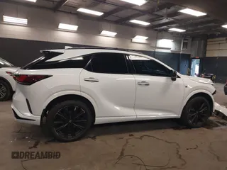 2024 Lexus RX 500h F Sport Performance z VIN 2T2BCMEAXRC014219, wystawiony jako IAAI lot #42451793 z przebiegiem 12 479 mil mil oraz . Historia ofert i sprzedaży dostępna na DreamBid. Obrazek 14.