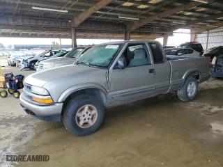 2002 Chevrolet S-10 LS with VIN 1GCDT19WX28203312, listed as a Copart auction lot 50012275 with 253,514 mi miles and Clean Title. Bid and sale history available at carsss.com. Image 1.