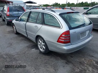 2003 Mercedes-Benz C 240 z VIN WDBRH61J03F325869, wystawiony jako IAAI lot #42416077 z przebiegiem Nie podano mil oraz . Historia ofert i sprzedaży dostępna na DreamBid. Obrazek 3.