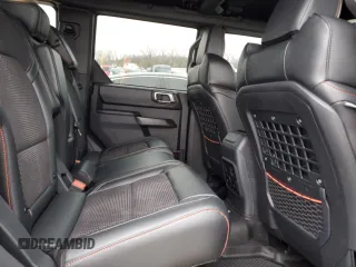 2024 Ford Bronco Raptor z VIN 1FMEE0RR1RLA48137, wystawiony jako Copart lot #87255664 z przebiegiem 1 974 mil mil oraz Szkoda całkowita • Salvage title. Historia ofert i sprzedaży dostępna na DreamBid. Obrazek 10.