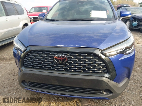 2022 Toyota Corolla Cross LE z VIN 7MUCAAAG6NV018136, wystawiony jako IAAI lot #41863545 z przebiegiem 40 239 mil mil oraz . Historia ofert i sprzedaży dostępna na DreamBid. Obrazek 12.