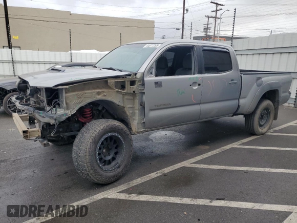 2015 Toyota Tacoma PreRunner with VIN 3TMKU4HN8FM046637, listed as a Copart auction lot 44077295 with 200,737 mi miles and Salvage title. Bid and sale history available at DreamBid. Image 1.