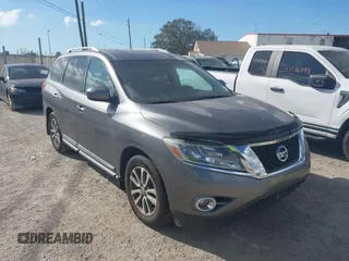 2016 Nissan Pathfinder SV with VIN 5N1AR2MN3GC600155, listed as a IAAI auction lot 41728736 with 92,479 mi miles. Bid and sale history available at carsss.com. Image 1.