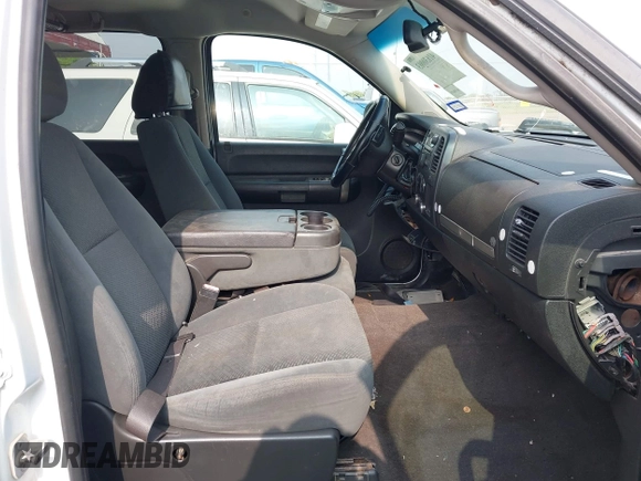2008 Chevrolet Silverado 1500 1LT with VIN 3GCEC13058G305273, listed as a IAAI auction lot 41630003 with 301,420 mi miles and . Bid and sale history available at DreamBid. Image 5.