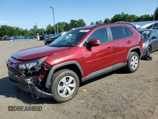 2021 Toyota RAV4 LE z VIN 2T3G1RFV9MW242953, wystawiony jako Copart lot #62368085 z przebiegiem 63 510 mil mil oraz Szkoda całkowita • Salvage title. Historia ofert i sprzedaży dostępna na DreamBid. Obrazek 1.