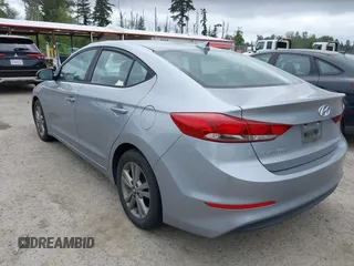 2017 Hyundai Elantra SE z VIN 5NPD84LF8HH202097, wystawiony jako IAAI lot #42283307 z przebiegiem 94 568 mil mil oraz . Historia ofert i sprzedaży dostępna na DreamBid. Obrazek 3.
