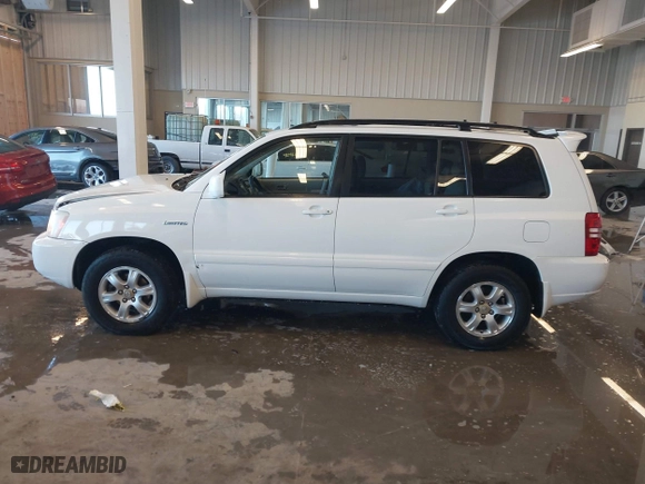 2003 Toyota Highlander with VIN JTEHF21A430153629, listed as a IAAI auction lot 41334411 with 236,557 mi miles. Bid and sale history available at carsss.com. Image 14.