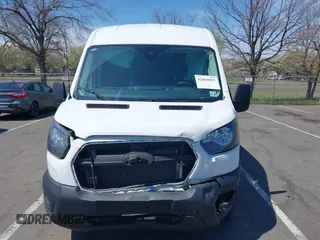 2024 Ford Transit Cargo z VIN 1FTBR1C84RKA39388, wystawiony jako IAAI lot #42069825 z przebiegiem 20 851 mil mil oraz . Historia ofert i sprzedaży dostępna na DreamBid. Obrazek 12.