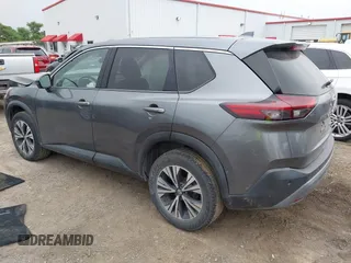 2021 Nissan Rogue SV z VIN 5N1AT3BB2MC768199, wystawiony jako IAAI lot #41935920 z przebiegiem 81 433 mil mil oraz . Historia ofert i sprzedaży dostępna na DreamBid. Obrazek 3.