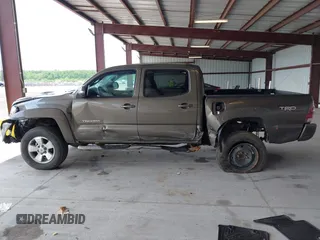 2013 Toyota Tacoma with VIN 3TMLU4EN4DM118438, listed as a IAAI auction lot 42285446 with 162,751 mi miles and . Bid and sale history available at DreamBid. Image 13.