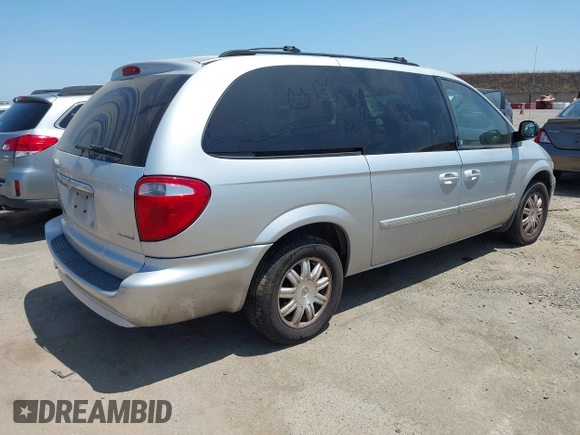 2007 Chrysler Town & Country Touring with VIN 2A8GP54L27R358317, listed as a IAAI auction lot 42492735 with 138,165 mi miles and . Bid and sale history available at DreamBid. Image 4.