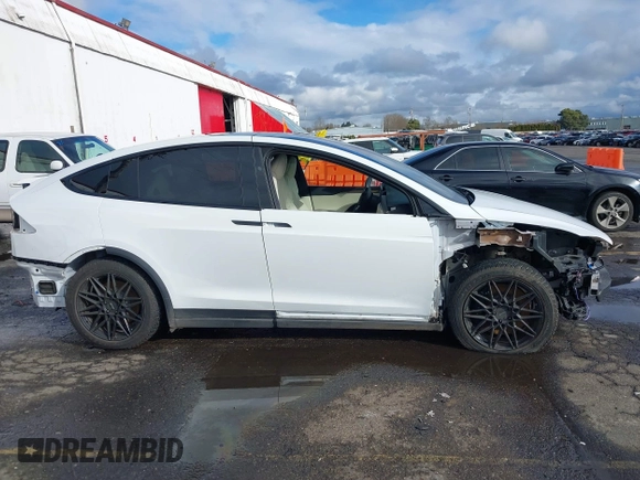 2022 Tesla Model X with VIN 7SAXCDE56NF360208, listed as a IAAI auction lot 41576953 with 9,759 mi miles. Bid and sale history available at carsss.com. Image 14.
