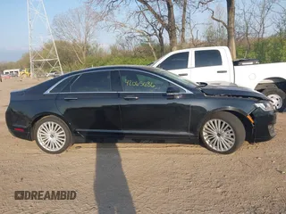 2017 Lincoln MKZ Hybrid Reserve z VIN 3LN6L5MU2HR634929, wystawiony jako IAAI lot #42065636 z przebiegiem 100 165 mil mil oraz . Historia ofert i sprzedaży dostępna na DreamBid. Obrazek 14.