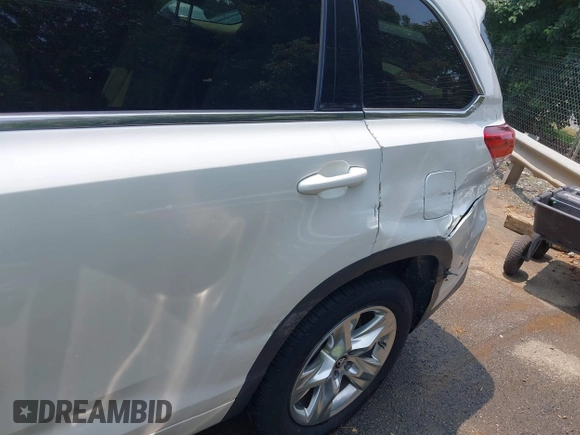 2017 Toyota Highlander Limited with VIN 5TDYZRFH6HS190177, listed as a IAAI auction lot 42398981 with 159,583 mi miles and . Bid and sale history available at DreamBid. Image 20.
