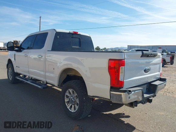 2019 Ford F-250 XL z VIN 1FT7W2BT0KED54168, wystawiony jako IAAI lot #42072597 z przebiegiem 303 604 mil mil oraz . Historia ofert i sprzedaży dostępna na DreamBid. Obrazek 3.